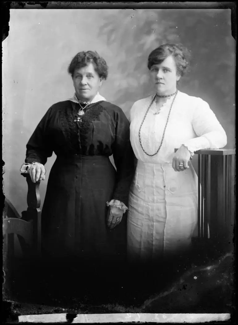 Image: Portrait of two women