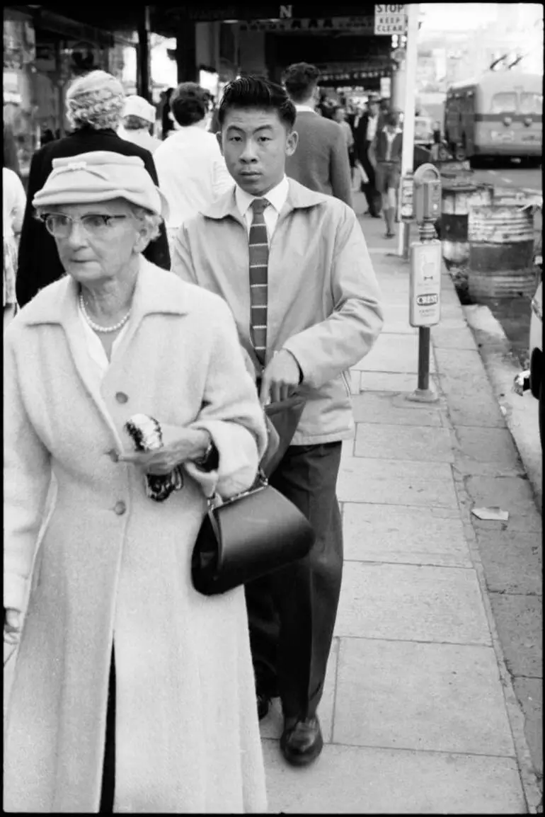 Image: Street photo, Queen Street, Auckland, 1960