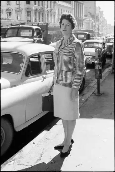 Image: Street photo, Queen Street, Auckland, 1960
