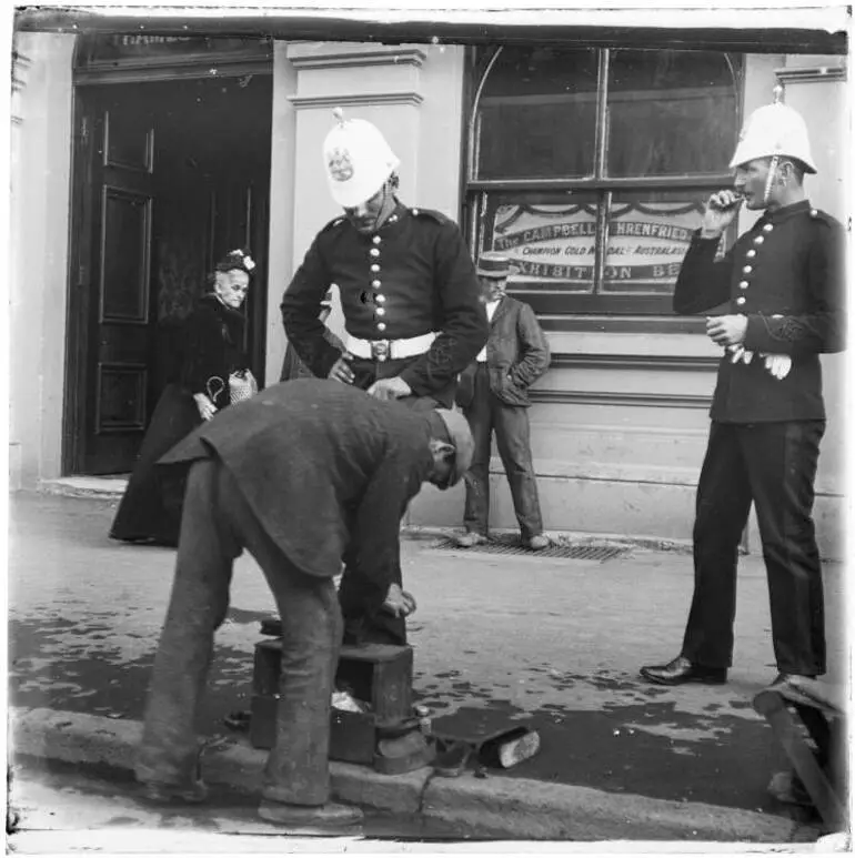 Image: Two members of a volunteer artillery unit