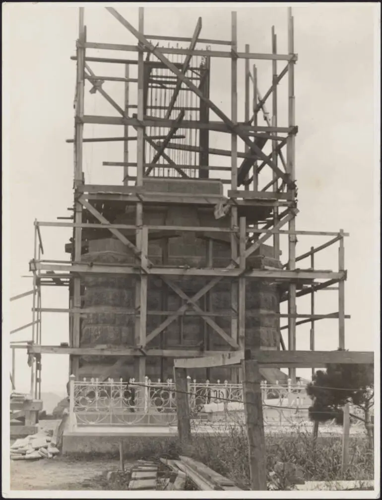 Image: One Tree Hill obelisk, 1940