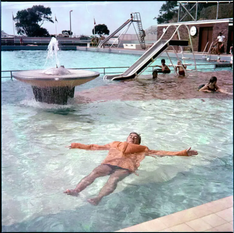 Image: Life jacket demonstration, Parnell Baths, 1968