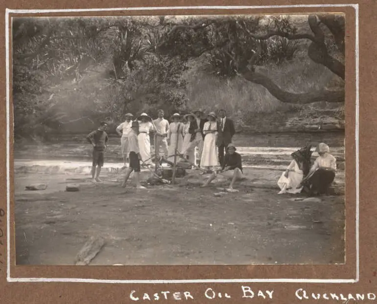 Image: Picnic at Castor Bay, Auckland, 1914