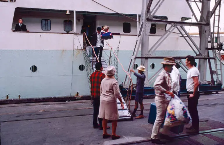 Image: Pacific Islanders arriving in Auckland, 1970