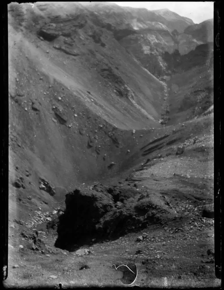 Image: The rift in Mount Tarawera