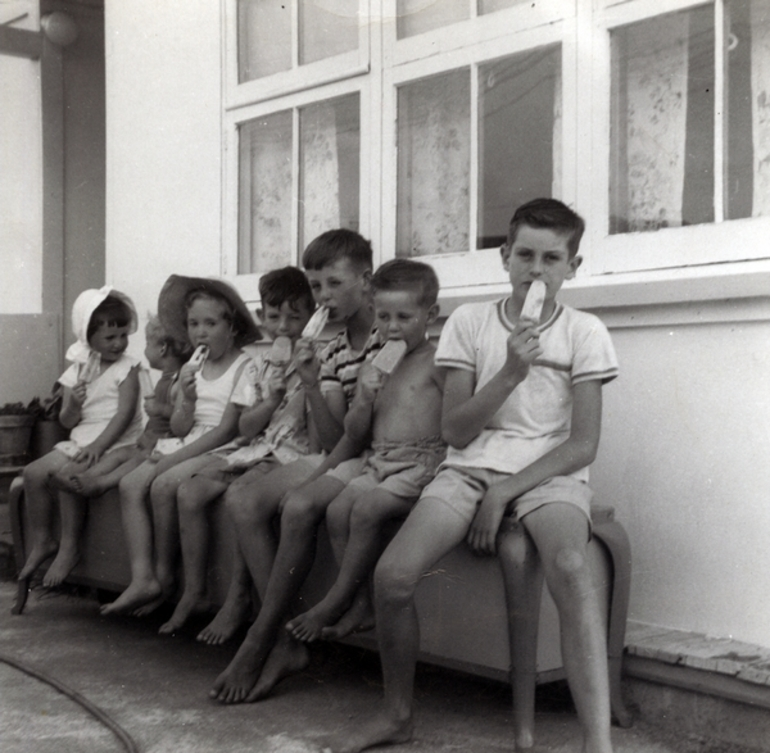 Image: Group of children eating iceblocks