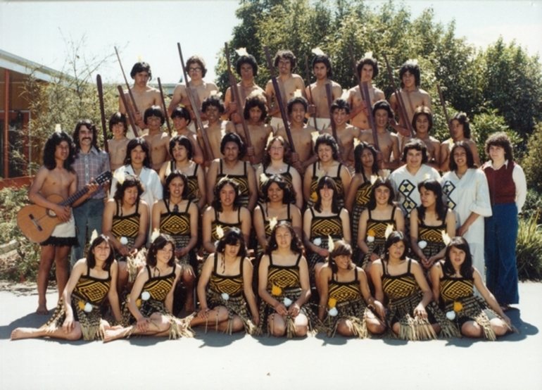 Image: Makoura Kapa haka group : photograph