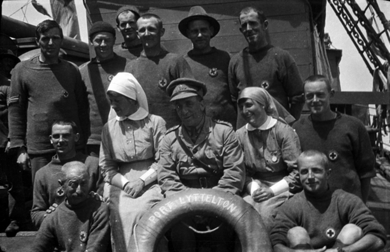 Image: Medical staff on troopship 'Port Lyttelton' : negative