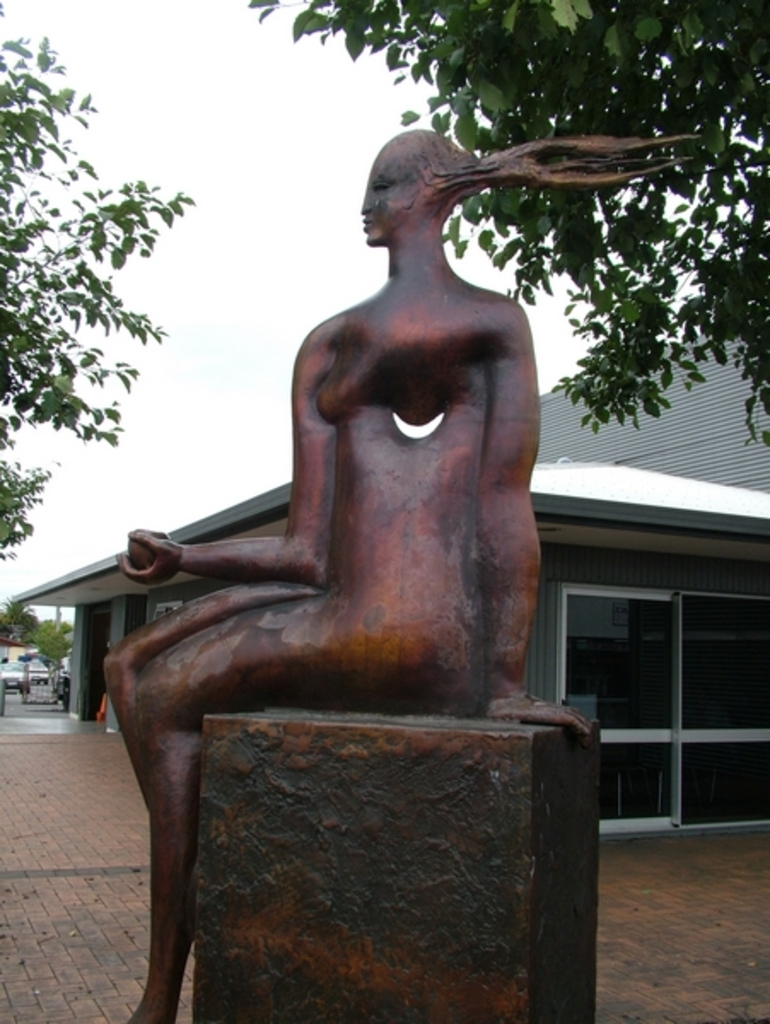 Image: Paul Dibble statue by Moore Wilson warehouse : digital image