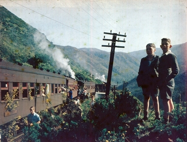 Image: Halted train on Rimutaka Incline : digital image