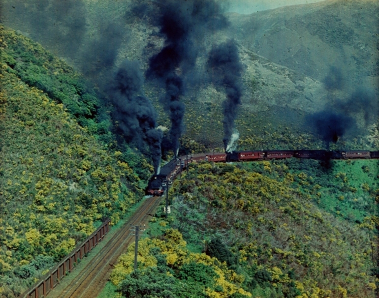 Image: Train on Rimutaka Incline : digital image