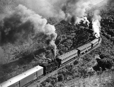 Image: Train on Rimutaka Incline : digital image