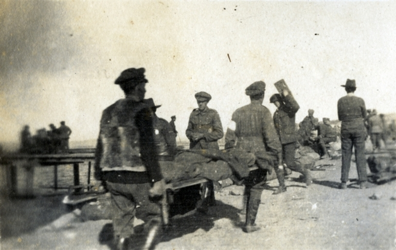 Image: Evacuating wounded [Gallipoli] : digital image