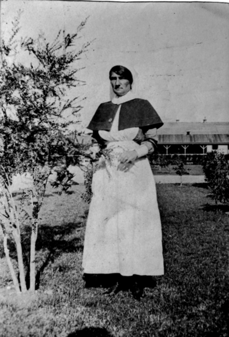 Image: Nurse Margaret Watt at Featherston : digital image