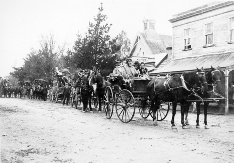 Image: Tamahau Mahupuku and the Hikurangi Band returning from Waipawa