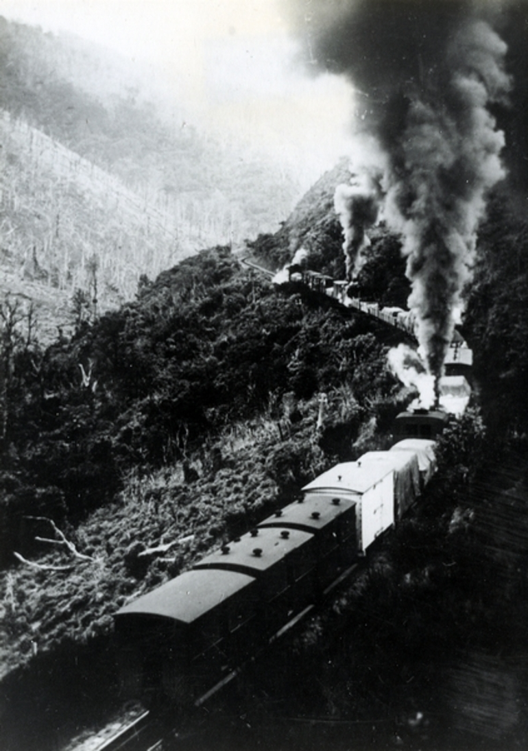 Image: A train on the Rimutaka Incline : Photograph