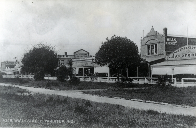 Image: Main Street, Pahiatua : Photograph