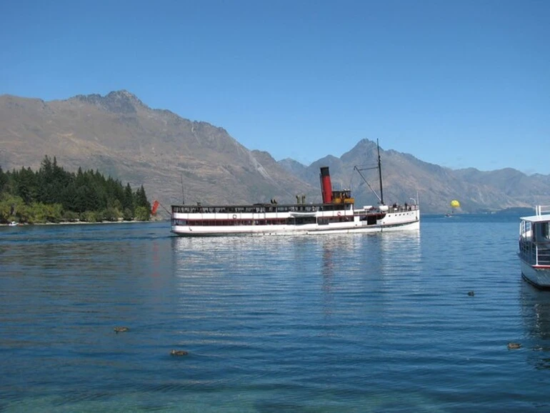 Image: Earnslaw coming into Queenstown.