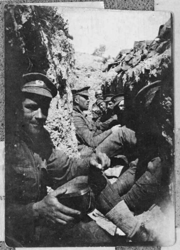 Image: Soldiers in a trench, Gallipoli, Turkey, 1915