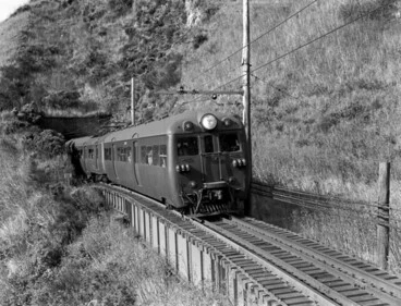Image: Train through tunnel