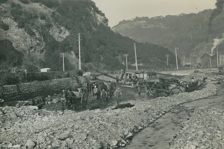 Image: Leith remedial work above Rockside Bridge after flood 1929