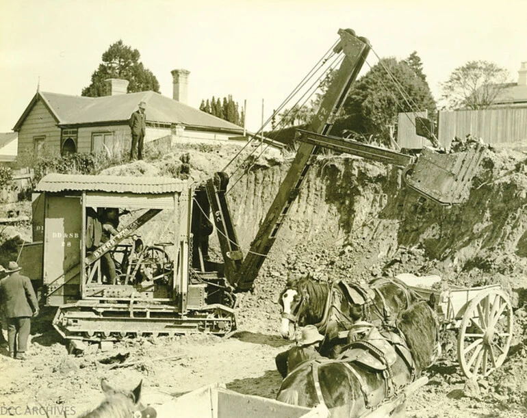 Image: Dunedin Drainage & Sewerage Board 'Bear Cat' Excavating Machine and Work Horses