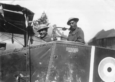 Image: Members of the Maori Pioneer Battalion in plane