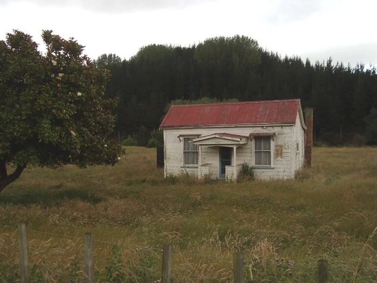 Image: Old house, Sth Hunterville, New Zealand