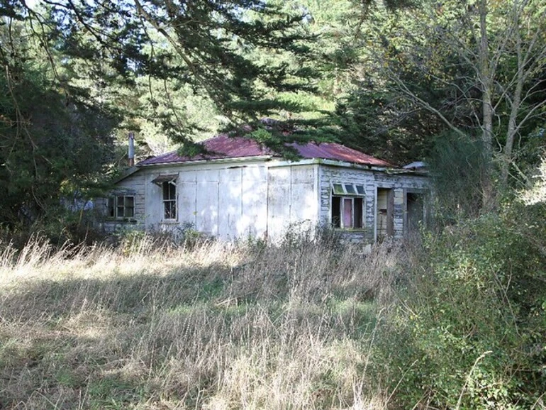 Image: Old House, Eketahuna, NZ