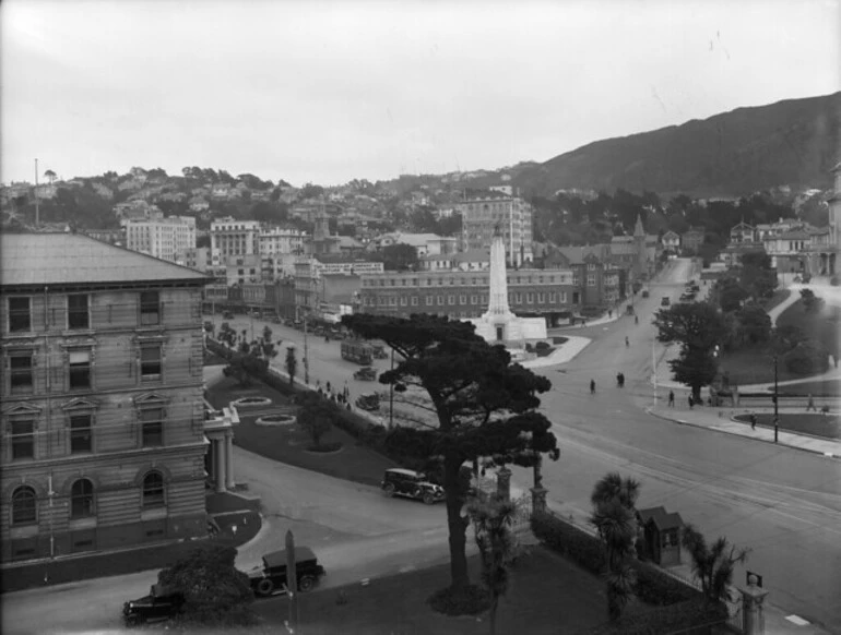 Image: Intersection of Bowen Street and Lambton Quay, Wellington, [between ca 1930-1935]