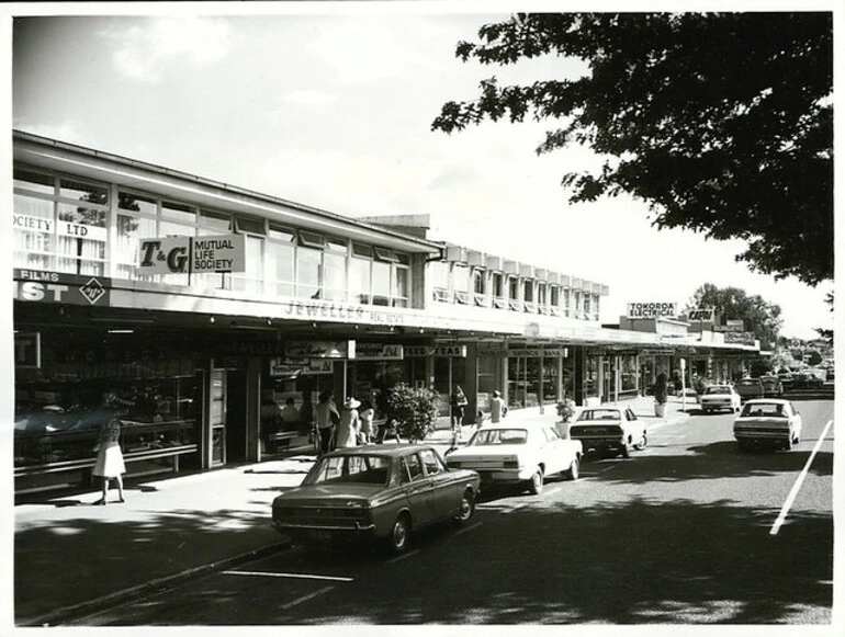 Image: Modern shopping area in Bridge Street, Tokoroa