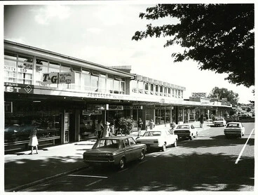 Image: Modern shopping area in Bridge Street, Tokoroa