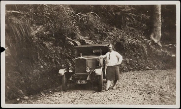 Image: Mabel Voss and her Morris Cowley, 1929