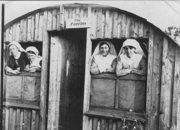 Image: Nurses at the New Zealand Stationary Hospital, Wisques, France, 1918