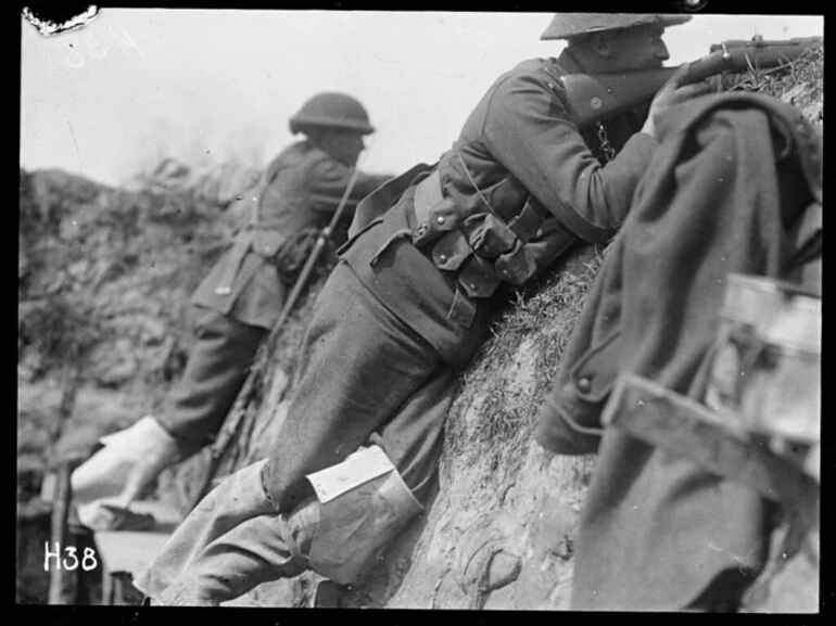 Image: New Zealand troops in the trenches, World War I