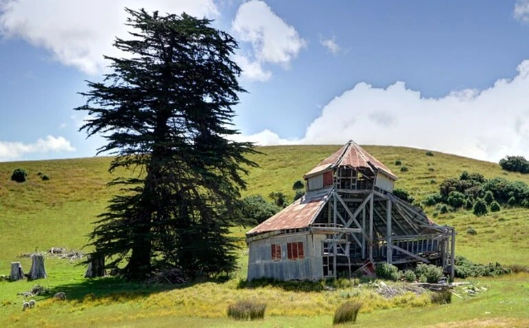 Image: Old building, Taieri Mouth Road, Otago, New Zealand