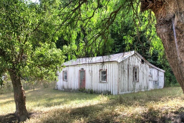 Image: Old house from large colonial farm station, Parikawa, Kaikoura Coast, New Zealand