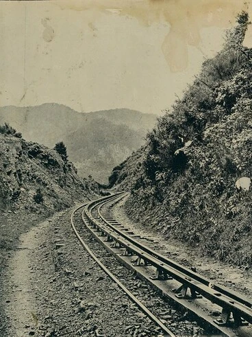Image: Train tracks - Incline