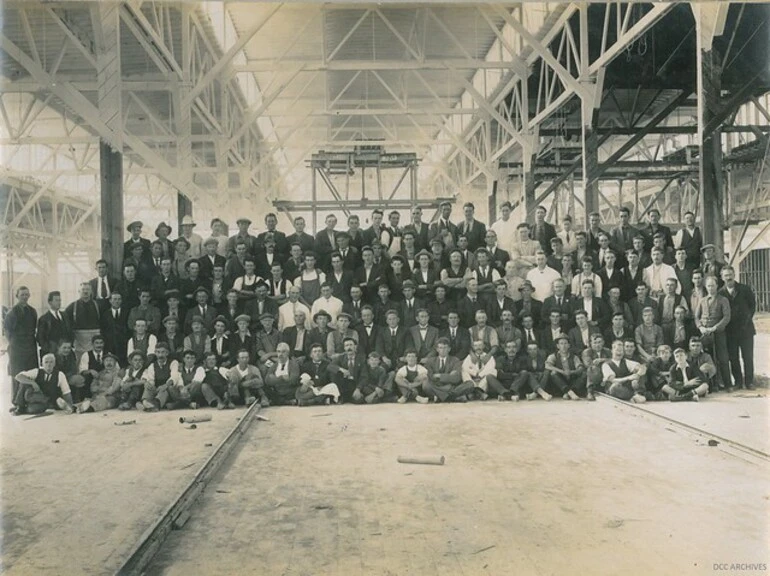 Image: Workers for Love Bros Ltd and Fletcher Construction on the New Zealand South Seas Exhibition 1924