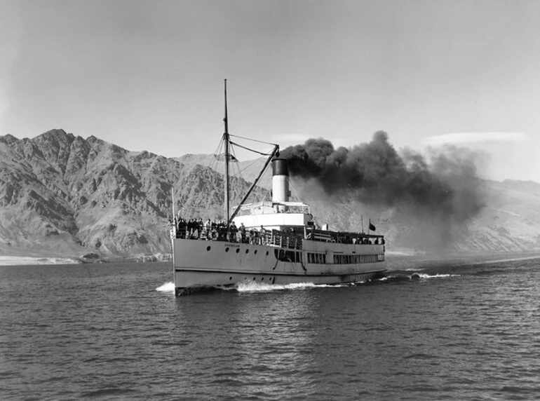 Image: TSS Earnslaw on Lake Wakatipu, 10 April 1965
