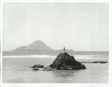 Image: The statue of Wairaka at the entrance to the Whakatane River, Whale Island can be seen behind, Bay of Plenty