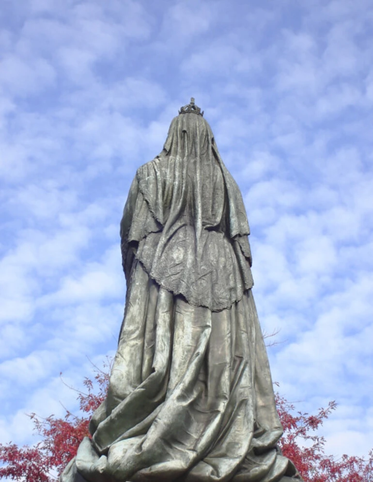 Image: Queen Victoria statue