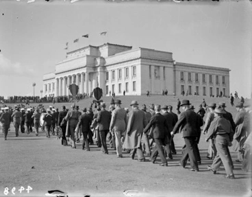 Image: Anzac veterans marching towards the cenotaph in front of the Auckland War Memorial Museum.