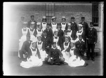 Image: [Group of male and female attendants/attendants, Avondale Lunatic Asylum]