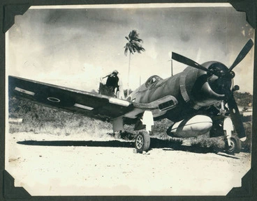 Image: Arming 1 S.U. Corsair. Guadalcanal.