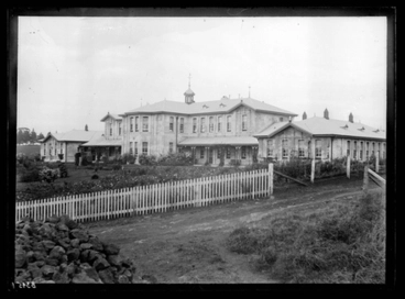 Image: [Exterior view of an unidentified stone building - Avondale Lunatic Asylum]