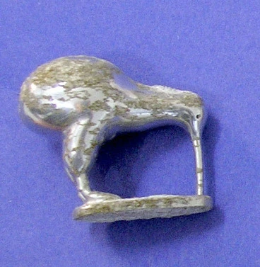 Image: kiwi ornament