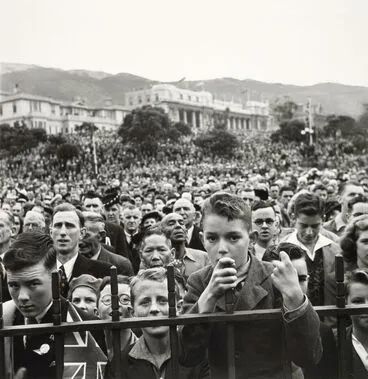 Image: Official VE (Victory in Europe) celebrations at Government Buildings, Wellington, May 1945
