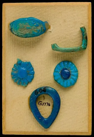 Image: Pendants and fragments