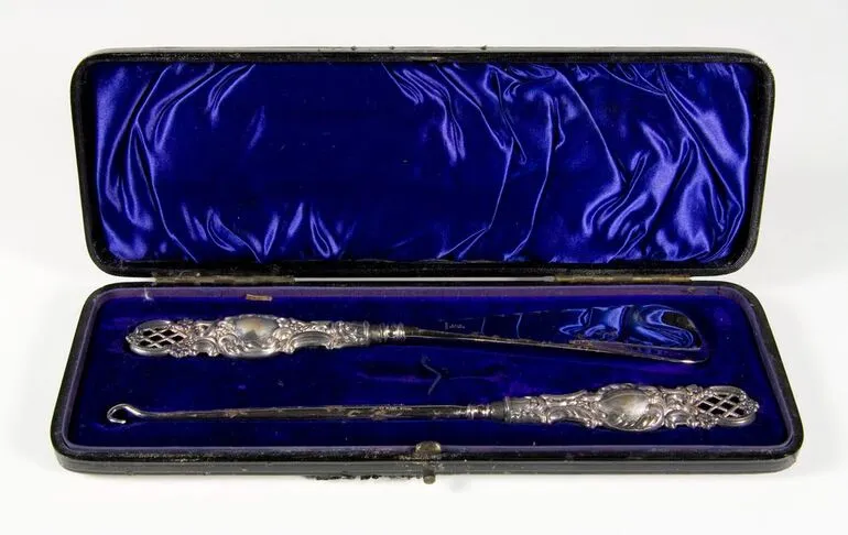 Image: Buttonhook and Shoehorn set